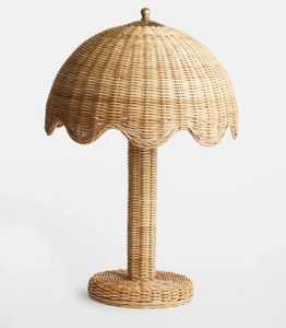 Lampe de table moderne en rotin naturel tressé, écologique, avec abat-jour en forme de champignon festonné / Lampe de chevet tressée à la main avec finition en laiton - Product Image 1