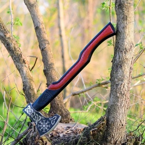 Axe Viking artisanal A&M ENTERPRISES avec tête en acier gravée de la rune Aegishjalmur, manche en bois courbé avec incrustation en cuir - Product Image 3