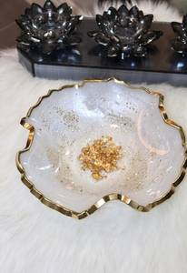 Bol décoratif artisanal en résine époxy blanche moyenne, design géode - Product Image 4