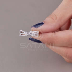 Bague de mariage et d'anniversaire Moissanite Crossover Band Satani Brothers Twist, design croisé en argent, élégante, entrelacée, de luxe - Product Image 2