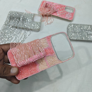 Funda para móvil con cuentas de la mejor calidad, hecha a mano, con cuentas de vidrio bordadas, elegante, con borlas, accesorio decorativo. - Product Image 5