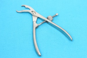 MayoMed Lambotte 8.75" Manual Self-Adjusting Ratcheting Bone Clamp Stainless Steel Orthopedic <b>Instruments</b> <b>Instrument</b> Set - Product Image 3