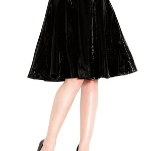 Jupe courte plissée en similicuir brillant pour femme, couleur unie, taille normale, toutes saisons - Product Image 1