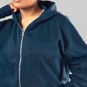 Sudaderas con capucha y cremallera completa para mujer al por mayor, de algodón transpirable, con patrón liso y color personalizado, ideales para invierno. - Product Image 4