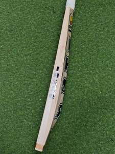 Bate de Críquet Ihsan Sports Serie Clásica Edición Emperador, Ligero, 40 mm de Grosor, Madera de Sauce Inglés, con Funda y Agarre Adicional - Product Image 4