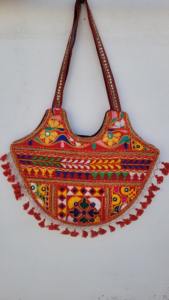 กระเป๋าสะพายไหล่ปักลายโบราณทำมือสไตล์ชนเผ่าโบฮีเมียนยิปซี - Product Image 3