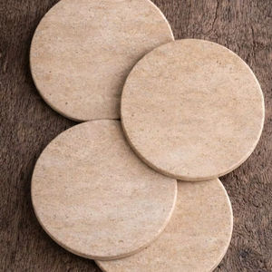 Juego de cuatro posavasos de travertino natural, minimalistas, de piedra, para bebidas, decoración moderna para mesa, regalo. - Product Image 1