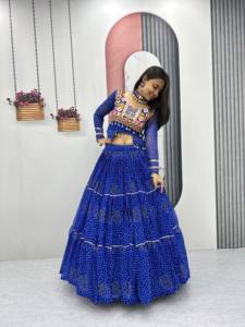 ชุดเลเฮนกาผ้าจอร์เจตต์สวยงาม 9 เมตร พร้อมงานปักดิ้นและเสื้อโคดี  ชุดเลเฮนกาโชลีสำหรับงานนวราตรี - Product Image 4
