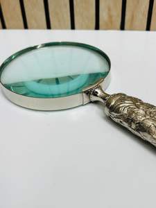 Lupa de Mano de 4'' Estilo Antiguo con Acabado en Níquel |   Lupa de Lectura e Inspección con Mango de Metal Vintage - Product Image 2