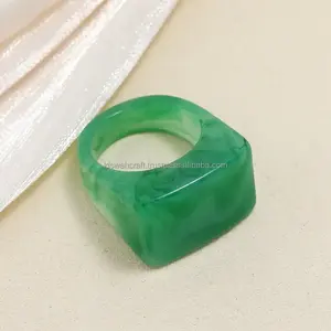 Anillo de dedo más popular Colores personalizados Estilo clásico Forma hecha a mano Anillos de dedo de resina epoxi natural Mejor pulido Nuevo diseño - Product Image 4