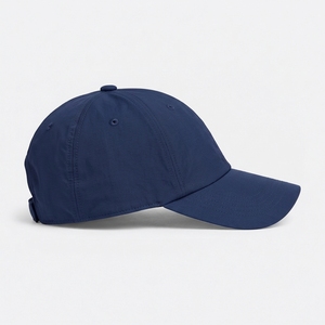 Gorra deportiva suave diseñada para un rendimiento activo con tela transpirable, ajuste cómodo y cobertura útil durante deportes y actividades al aire libre. - Product Image 6