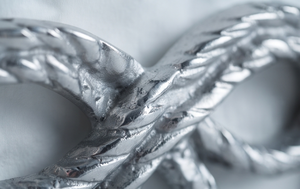 Porte-serviettes décoratif moderne en aluminium texturé moulé, article de vaisselle pour cuisine et salle à manger, lot en gros - Product Image 5