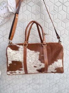 Bolsa de Viaje de Cuero Auténtico, Multiusos, Hecha a Mano, Unisex, Tamaño Grande, con Pelo de Vaca - Product Image 1