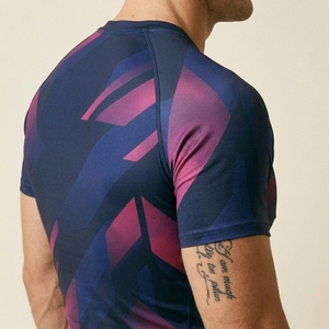 T-shirt de compression personnalisé pour homme, coupe ajustée, manches courtes, vêtements de sport actifs, entraînement en salle de sport, haut de performance - Product Image 3