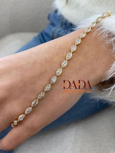 สร้อยข้อมือเพชรทรงมาร์คีส์สุดหรูสำหรับผู้หญิง สร้อยข้อมือเพชรแบบลิงค์ประดับเพชรแบบเบเซล ดีไซน์สวยงาม งานจิวเวลรี่ชั้นดี - Product Image 4