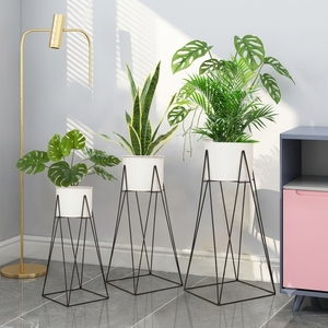 Ensemble de 3 supports à plantes contemporains en métal blanc avec base en fil métallique noir pour plantes d'intérieur, plantes serpentines et décoration de bureau - Product Image 1