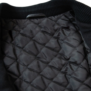 เสื้อแจ็คเก็ตวาร์ซิตี้สีดำปักลายสำหรับผู้ชาย ผ้าขนสัตว์ผสม 100% คอตั้ง ซับในผ้าไหม สไตล์สตรีทแวร์ ตัวอักษรปักเทรนดี้ สำหรับฤดูหนาว - Product Image 3