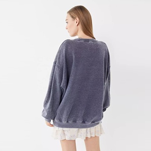 Sweat-shirt à capuche unisexe en molleton tricoté épais pour l'hiver, avec logo frontal effet délavé et épaules tombantes pour femme - Product Image 2