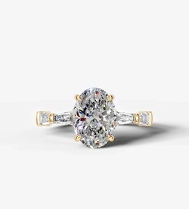 Anillo de Moissanita en Plata de Ley 925 con Baño de Oro Amarillo, Elegante Anillo de Compromiso Solitario, Clásico para Bodas, Aniversarios y Fiestas - Product Image 1