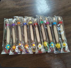 Llavero Clásico Ecológico de Madera Tallada, Hecho a Mano con Madera de Tamarindo, Decorado con Cuerda de Color y Flor de Papel de Morera TH - Product Image 2