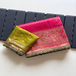 Sari de Seda Paithani VASTRA COTTAGE con Jacquard Zari, Borde Meenakari, Pallu Rico y Blusa Bordada, Teñido a Mano, Diseño Exclusivo - Product Image 1