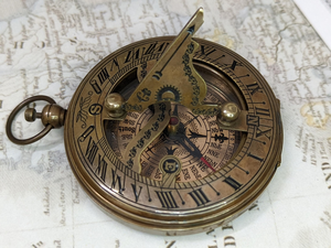 Astrolabe en laiton vintage, boussole, aiguille solaire, instrument de navigation nautique fait main, cadeau décoratif pour explorateur maritime antique - Product Image 1