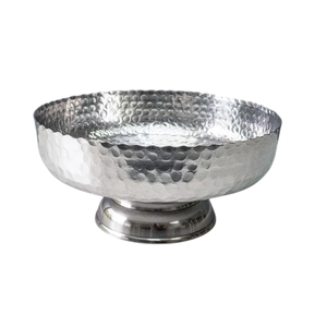 Bol de service artisanal en aluminium avec surface texturée raffinée pour une présentation alimentaire élégante - Product Image 6