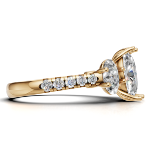 Anillo de Compromiso de Oro Amarillo/Blanco y Oro Rosa de 18K con Tres Diamantes Cultivados en Laboratorio de Corte Ovalado - Product Image 3