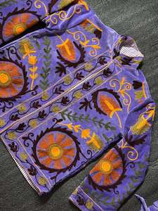 Veste en velours de couleur violette, veste Suzani réversible, veste en velours faite à la main avec broderie cœur et croix, manteau d'hiver bohème Love - Product Image 2