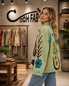 Chaqueta Sujani Beige para Mujer, Bordada a Mano con Diseño Floral, Estilo Bohemio, Prenda Étnica Vintage de Diseñador, Exportador Mayorista de India - Product Image 2