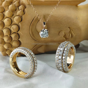 Anillos de oro amarillo con una banda de diamantes redondos y un collar con un colgante redondo, joyería de lujo para novias, regalo de aniversario de boda para ella - Product Image 3