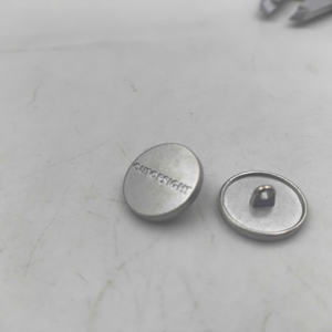 Botón Redondo de Aleación de Zinc Ecológico de 28L en Oferta, con Logotipo y Texto Grabados Personalizados a Petición, Apto para Chaquetas - Product Image 3