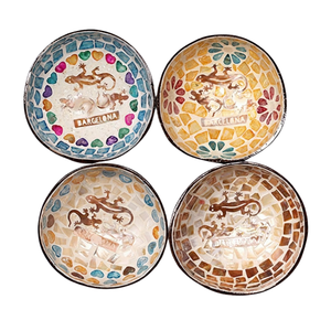 Porte-bijoux éco-chic en coquille de noix de coco laquée - Incrustation de perles en mosaïque - Porte-bijoux durable - Product Image 1