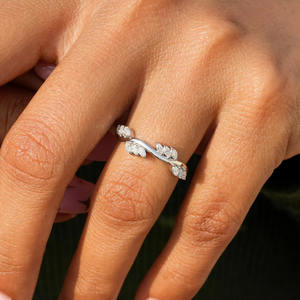 แหวนแต่งงานทองคำแท้ 14K ประดับเพชรทรงมาร์คีส์ ดีไซน์ใบโค้งเว้า ประดับเพชรแบบหยัก พร้อมแหวนแต่งงานแบบซ้อนได้ - Product Image 5