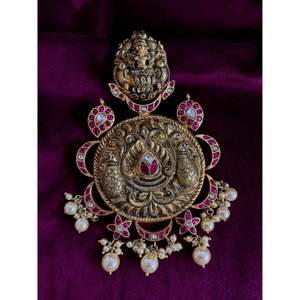 Pendentif élégant en argent sterling 92,5 plaqué argent avec perle d'eau douce naturelle et pierre naturelle sertie à griffes, par Sangeetha Jewellers - Product Image 1