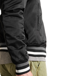 Venta al por mayor Varsity Letterman satén chaqueta de béisbol personalizado Letterman Varsity chaqueta de los hombres de la escuela Varsity chaqueta - Product Image 4