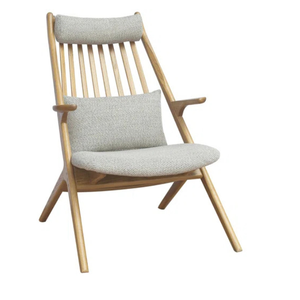 La chaise d'appoint Surya Acworth est de couleur gris moyen, avec un cadre en teck brun et un coussin d'appui-tête amovible. - Product Image 3