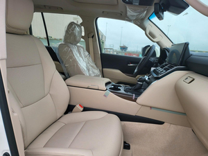 Toyota Land Cruiser SUV LC300+EXECUTIVE 70e anniversaire 7 places, version européenne, 305 kW 415 ch, essence, transmission automatique, version allemande, neuf. - Product Image 4