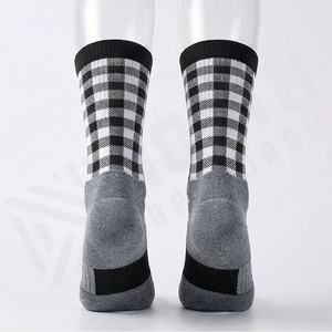 Chaussettes de sport personnalisées pour la course à pied, respirantes, rembourrées, performantes, durables, douces, pour la salle de sport, couleur personnalisée, lot de paires ajustées - Product Image 2
