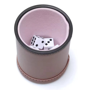 Gobelet à dés rond en PU avec couvercle pour le rangement des dés, design minimaliste durable, couleur rose, pour adultes - Product Image 6