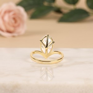 Bague solitaire en moissanite en forme de poire en or 18 carats, bijoux fins de luxe pour femmes, cadeaux de fiançailles et de mariage, fabricant en gros sur mesure - Product Image 5