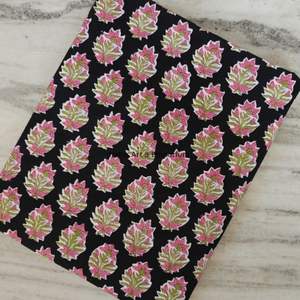 Tissu en coton imprimé traditionnel Jaipuri, coton cambriqué imprimé au bloc 60x60, tissu en coton à motifs. - Product Image 3