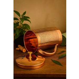 Carafe à eau en cuivre avec motif oriental gravé et deux verres pour la décoration de table et les boissons - Product Image 6