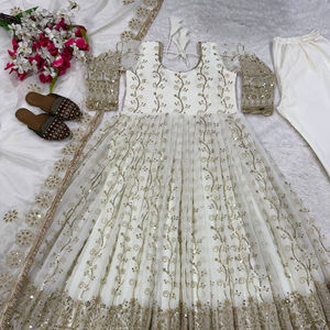 Traje Anarkali Blanco de Georgette con Bordado Pesado de Lentejuelas 2026 – Lujoso Vestido de Fiesta con Bordado Zari Dorado para Boda y Recepción, Conjunto Salwar Kameez - Product Image 1
