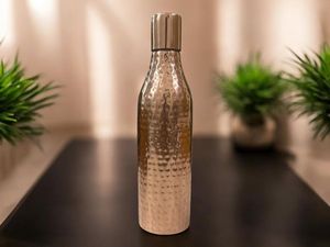Bouteille en cuivre pour une hydratation équilibrée, un accessoire de boisson naturel pour un usage quotidien à la maison, au bureau et en voyage - Product Image 5