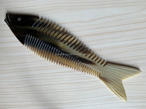 Peine de cuerno de Búfalo con logotipo personalizado de alta calidad estilo pez, cepillo para el cabello, peine de cuerno Natural al por mayor, el mejor diseño para uso doméstico - Product Image 6
