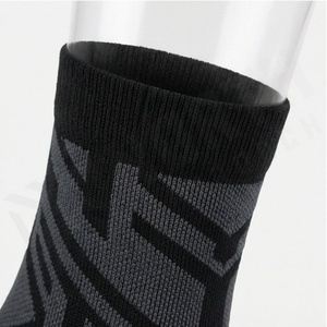 Athletic Crew Socks Geometric Pattern Breathable Spandex Polyester Basketball Support Socks for Adults Summer Wear - Product Image 4