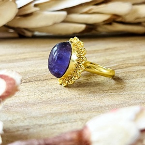 Bague en laiton au design unique pour femme, bague en améthyste, bijoux tribaux en laiton, bague fine florale bohème plaquée or 18 carats pour la vente en gros/OEM - Product Image 3