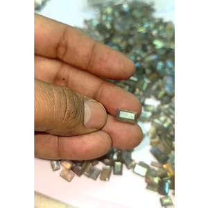 ลาบราดอไรต์ธรรมชาติ 632 ชิ้น ขนาด 7x5 8x6 9x7 10x8 12x10 มม. พลอยทรงแปดเหลี่ยมเจียระไน น้ำหนักรวม 895 กะรัต ชุดละ 1035 กะรัต ขายโดย IROC ราคา US$165.6 - Product Image 2