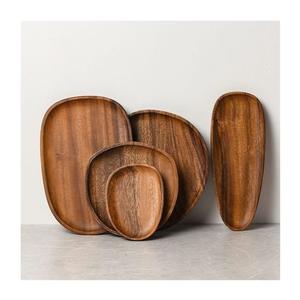 Plateau décoratif disponible au prix d'usine. Plateaux en bois naturel avec poignée en métal. - Product Image 1